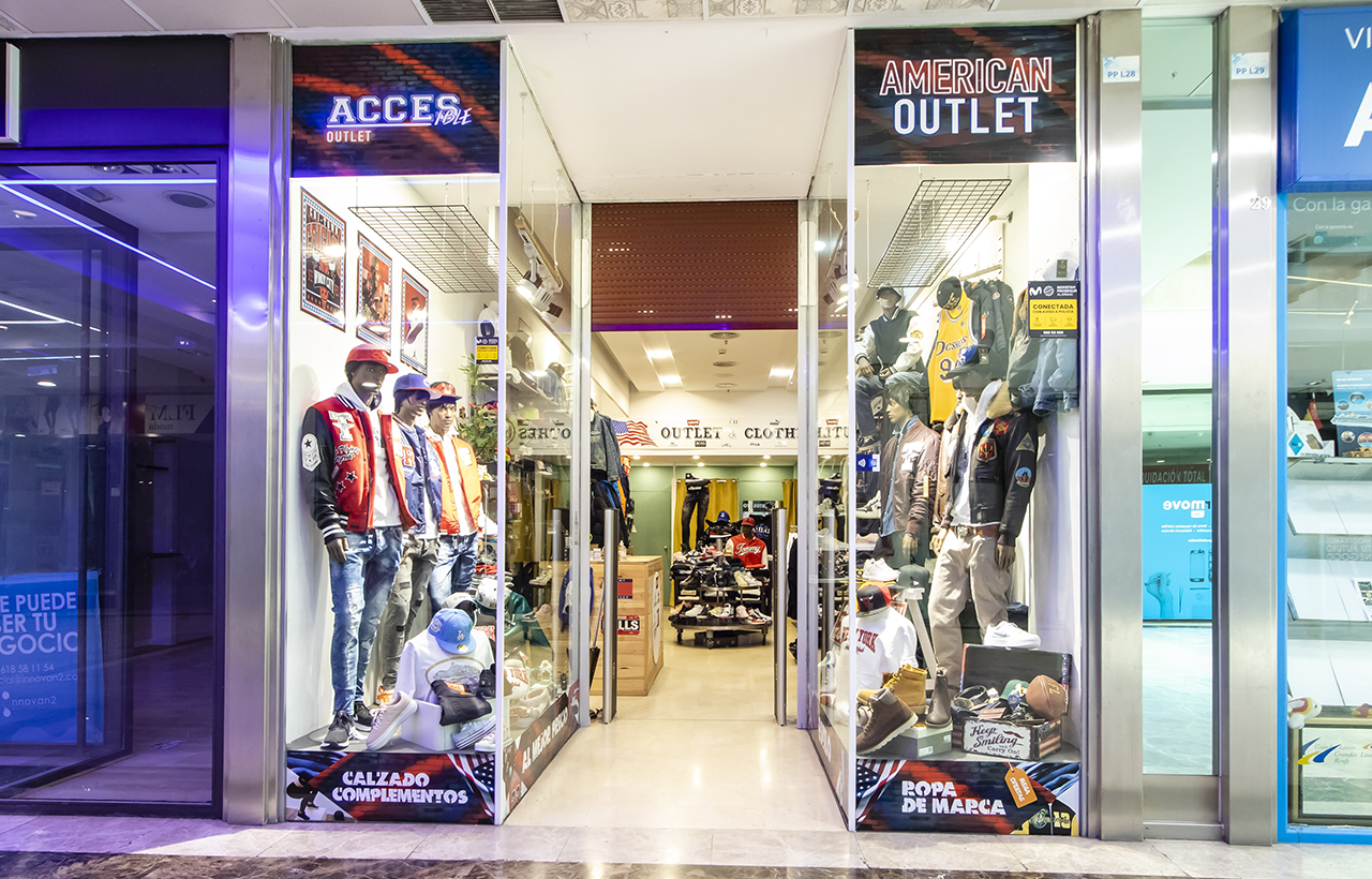 Outlet_Clothes_1